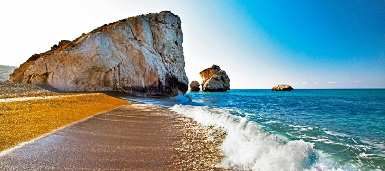 King Evelthon Beach Hotel & Resort Klorakas 외부 사진 The beach of Petra tou Romiou