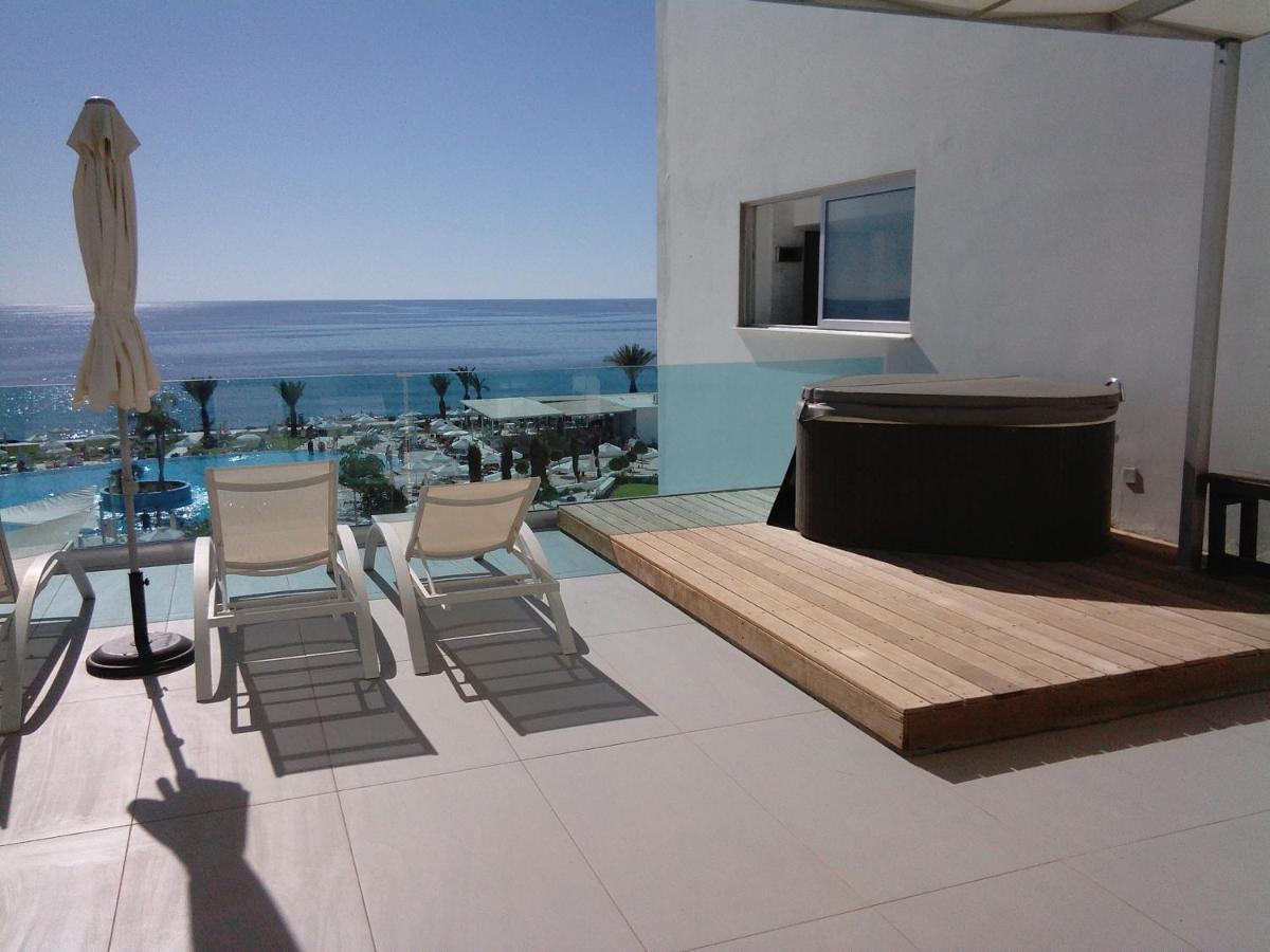 King Evelthon Beach Hotel & Resort Klorakas 외부 사진 A 3D rendering of a balcony