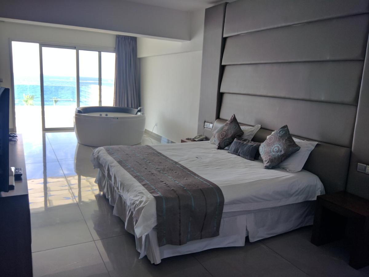 King Evelthon Beach Hotel & Resort Klorakas 외부 사진