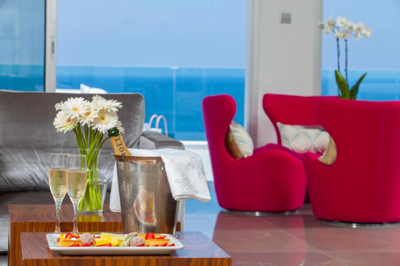 King Evelthon Beach Hotel & Resort Klorakas 외부 사진 A suite at the hotel
